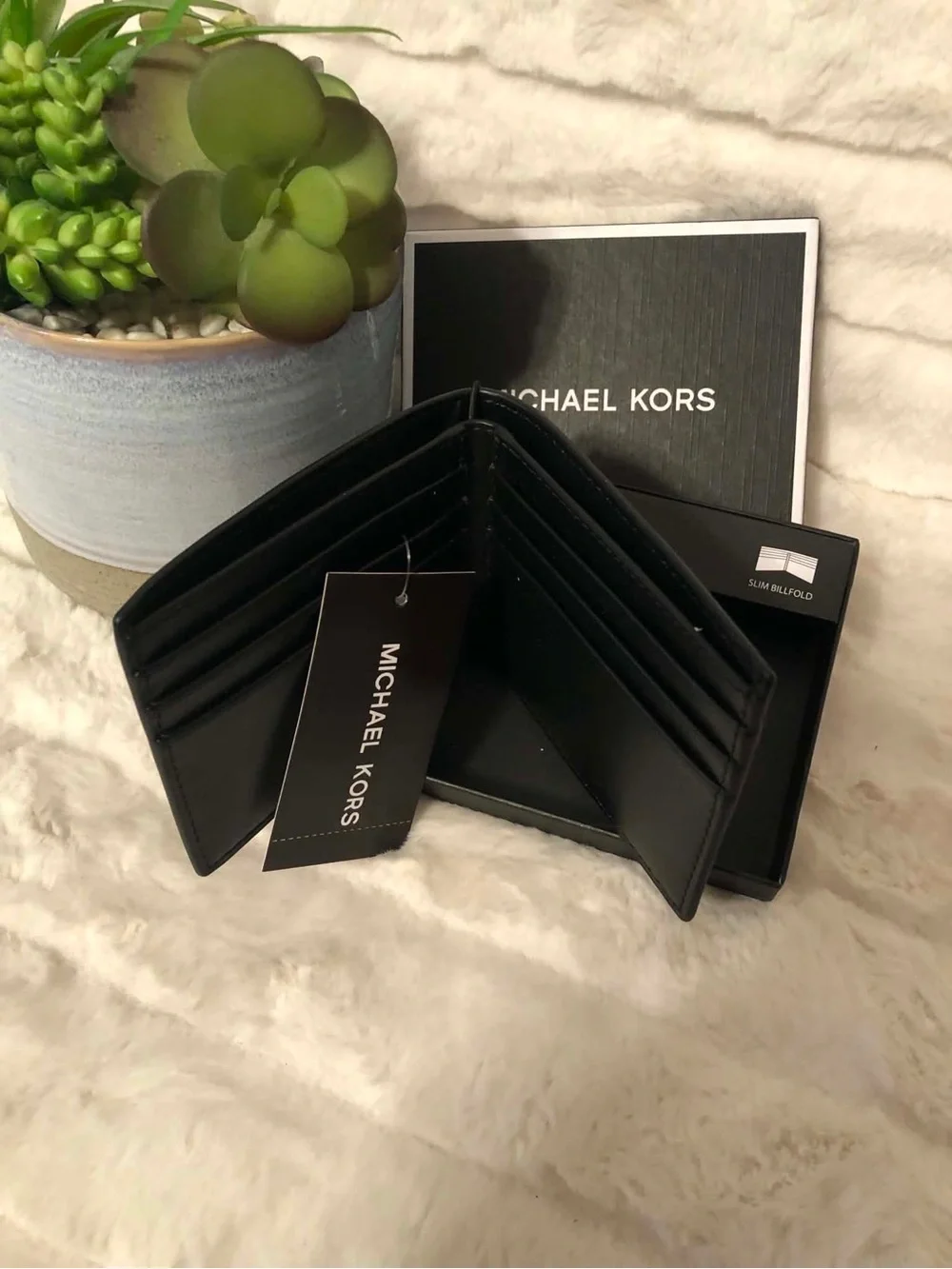 ❤️Weekend SALE❤️✨🆕✨Brand New Michael Kors Slim Billfold Wallet